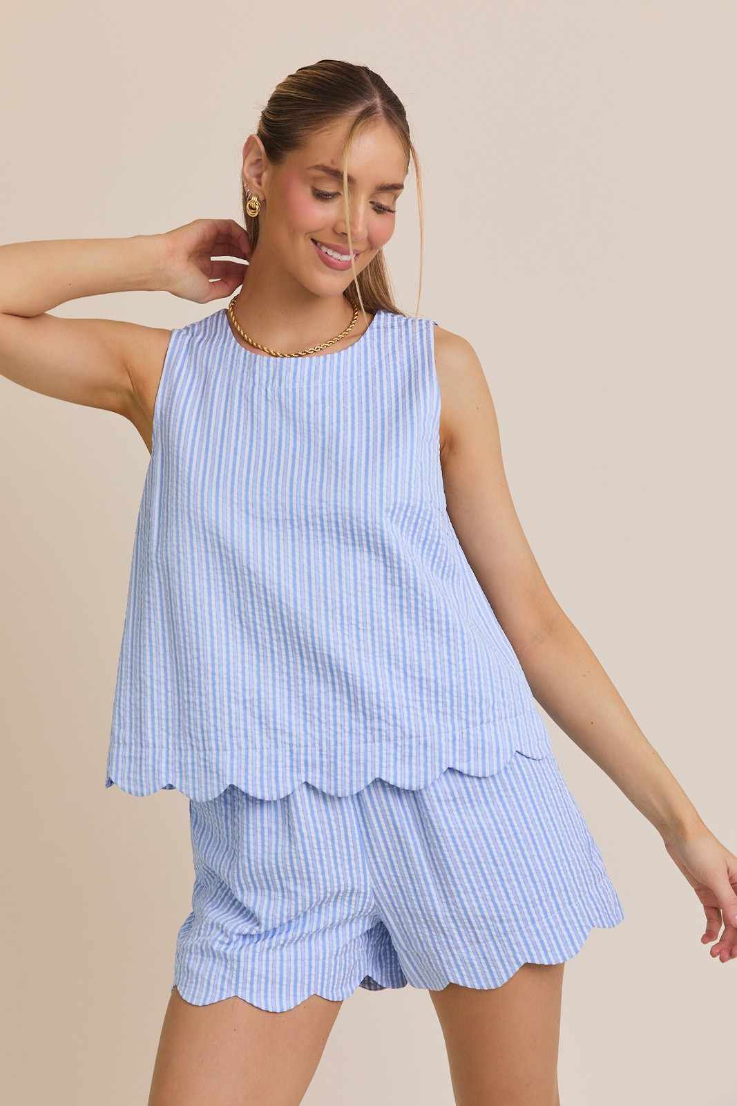 Scallop Hem Elastic Waist Shorts