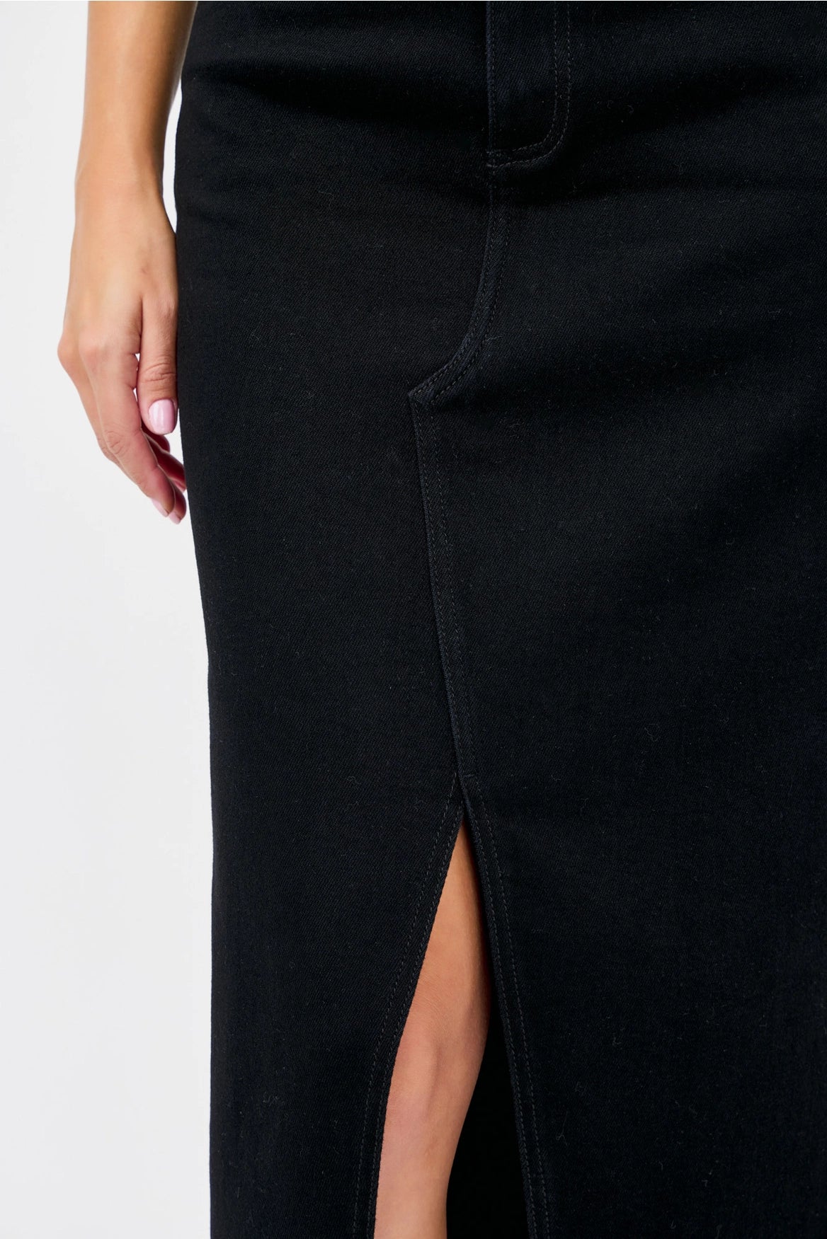 HIDDEN Black Midi Skirt