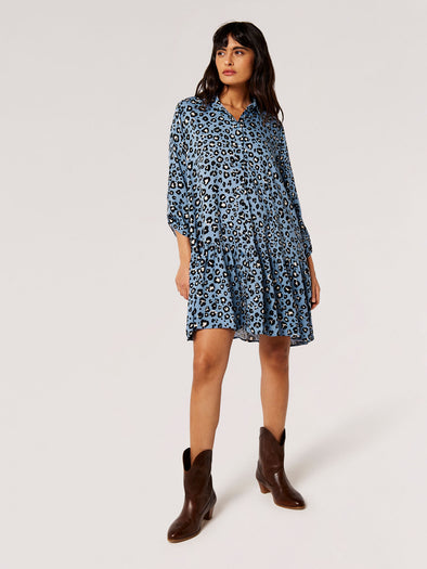 Comfortable oversized dress for spring with long sleeves