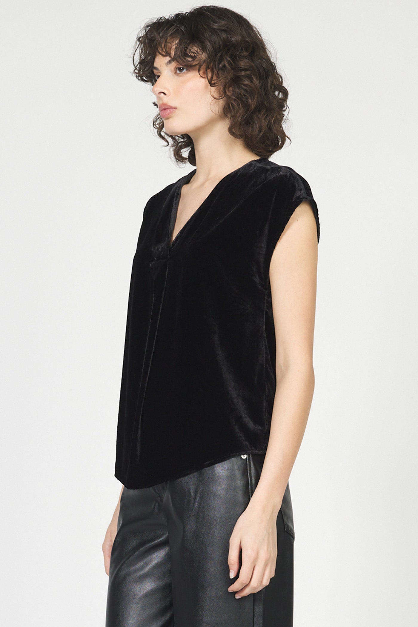 dear john black cap sleeve velvet top